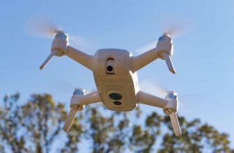 Selfies from the sky made simple by Yuneec Breeze